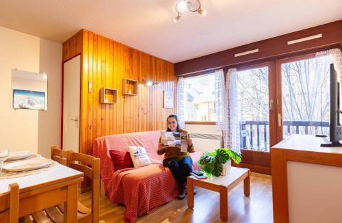 Vignec Apartment | Confort à St Lary: T2, 4 pers, jacuzzi, sauna, gym, parking - FR-1-296-512