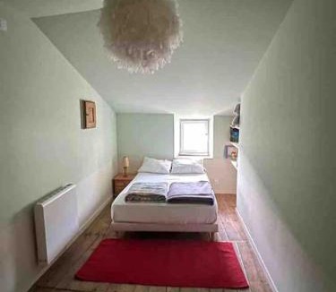 Renaison Apartment | Confort et ressourcement au vert