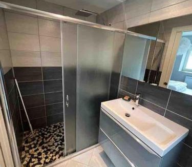 Renaison Apartment | Confort et ressourcement au vert