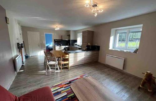 Renaison Apartment | Confort et ressourcement au vert