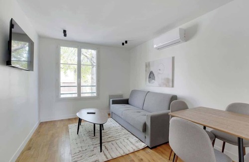 Saint-Ouen Apartment | Confort moderne & Climatisation – Proche Paris
