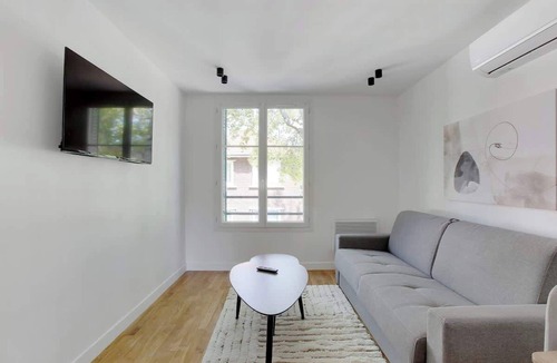 Saint-Ouen Apartment | Confort moderne & Climatisation – Proche Paris