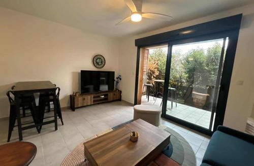Roches Grises Apartment | Confortable appartement rez de jardin- terrasse - parking