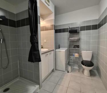 Roches Grises Apartment | Confortable appartement rez de jardin- terrasse - parking