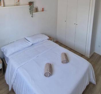 Sant Adria de Besos House | Confortable habitación doble - 1