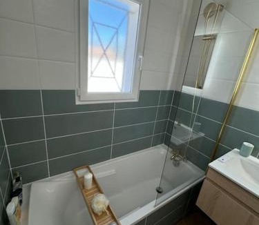 Saint-Jean-d'Illac House | Confortable Maison Avenue du Cap Ferret