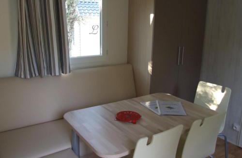 Junas Other | Confortable Mobil Home avec Terrasse, 2 Chambres - API-1-52-1808