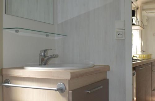 Junas Other | Confortable Mobil Home avec Terrasse, 2 Chambres - API-1-52-1808