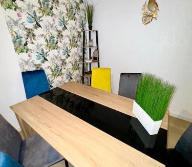 Roubaix Apartment | Confortable T4 Équipé à Roubaix - 200m Métro