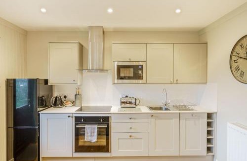 Newton Stewart Ski Chalet | Conifer Lodge 25 with Hot Tub