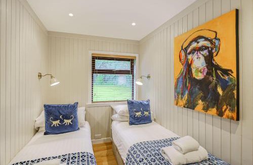 Newton Stewart Ski Chalet | Conifer Lodge 25 with Hot Tub