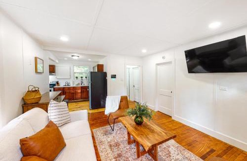 Canadensis House | Conifers & Cocktails