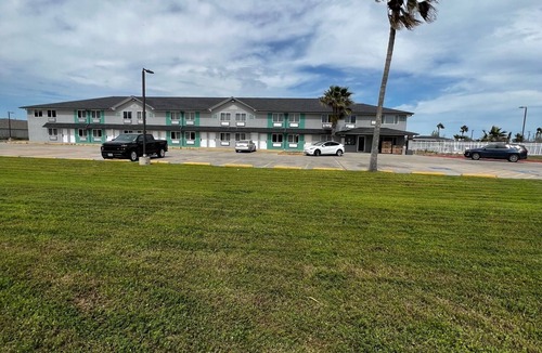 Aransas Pass Hotel | Conn Brown Harbour Inn