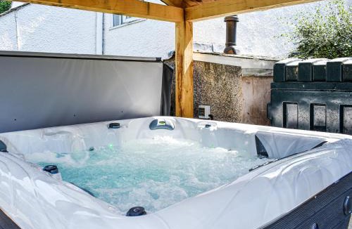 Bampton House | Conn Cottage