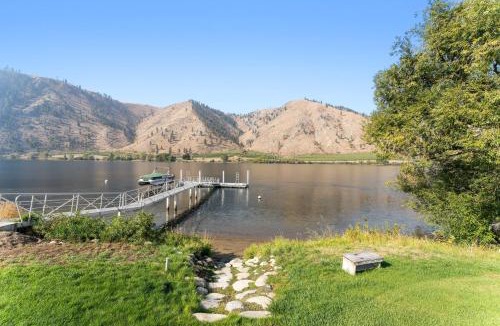 Orondo House | Connect with the Columbia