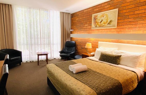 Traralgon Hotel | Connells Motel & Serviced Apartments