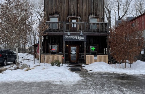 Four Corners Apartment | Connoisseur Hideaway