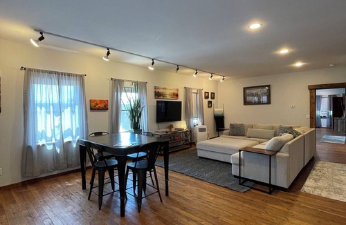 Four Corners Apartment | Connoisseur Hideaway