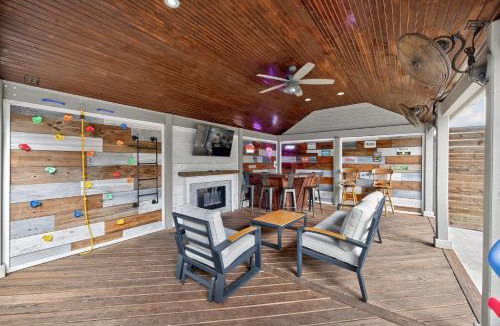 Conroe House | Conroe Family-Friendly 4BR Home with Game Room, Covered Patio & Playset
