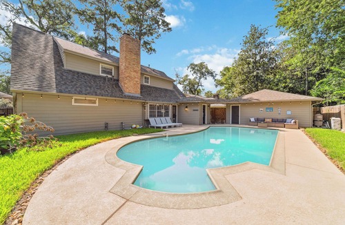 Conroe House | Conroe Getaway Retreat 4BR/2.5BA Private Pool with Game Room Near Mall