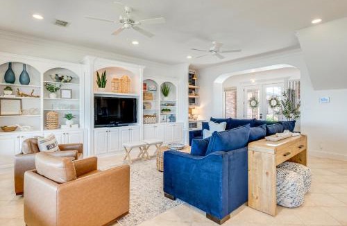 Willis House | Conroe Lake House: Luxe Pool, Private Dock & Games