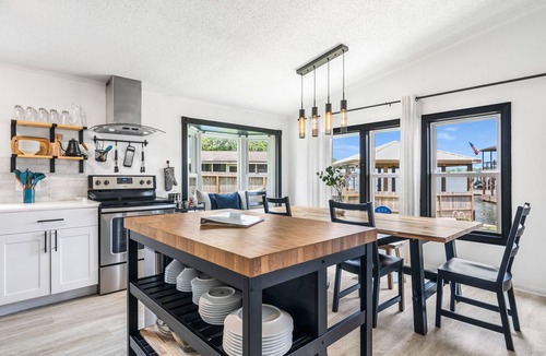 Willis House | Conroe Lakefront Retreat w/boat dock, kayaks, games, wave runner & boat lift