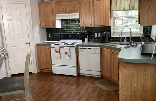 Montgomery House | ConRoy's Junction Sleeps 20