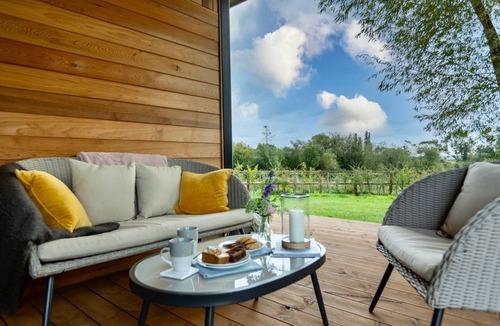 Colchester House | "Constable": Eco Lodge: Private Hot Tub