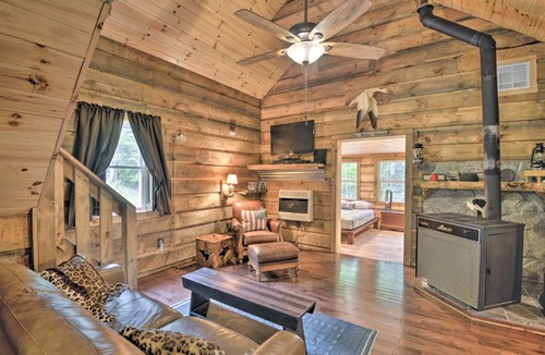 Bernhards Bay House | Constantia Cabin Escape > 2 Mi to Lake Oneida