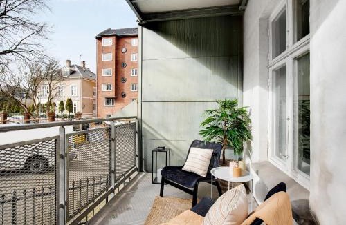 Frederiksberg Apartment | Constantin - Chic 2-Bdr Apt with Balcony