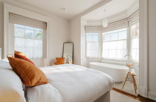 Tamworth Hotel | Constantine House