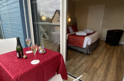 La Riviere-Saint-Sauveur Hotel | Contact Hôtel - Hôtel les Bleuets & SPA