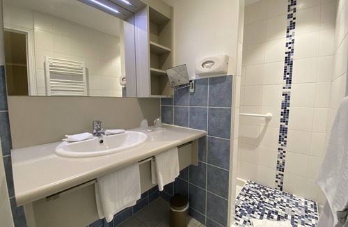 La Riviere-Saint-Sauveur Hotel | Contact Hôtel - Hôtel les Bleuets & SPA