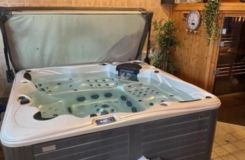 La Riviere-Saint-Sauveur Hotel | Contact hôtel - Hôtel Les Bleuets & SPA