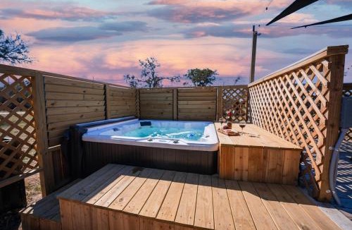 New Braunfels House | Contained In Gruene -River Edition- Hot Tub
