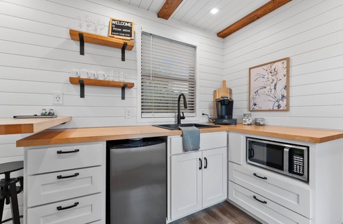 Waco House | Container home with rooftop views and pickleball