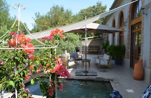 Saint-Bauzille-de-Putois Condo | Contemporary loft in spinning at the edge of the water