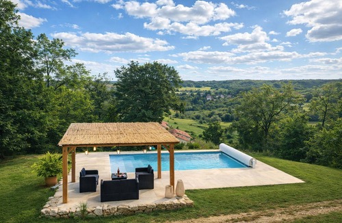 Montcuq-en-Quercy-Blanc Villa | Contemporary wooden house with swimming pool