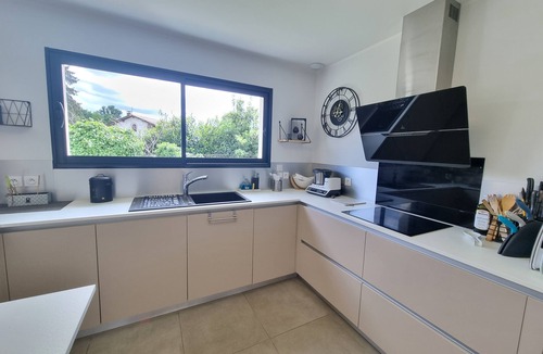 Saint-Medard-d'Eyrans Villa | Contemporary villa with pool near Bordeaux