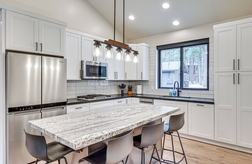 Pinetop Cottage | Contemporary & Cozy! Pinetop Country Club Casita