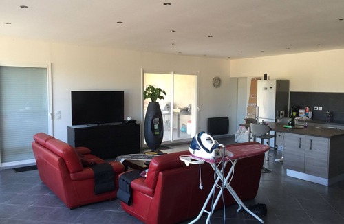 Marnhagues-et-Latour Villa | Contemporary villa surrounded by nature