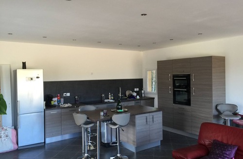 Marnhagues-et-Latour Villa | Contemporary villa surrounded by nature