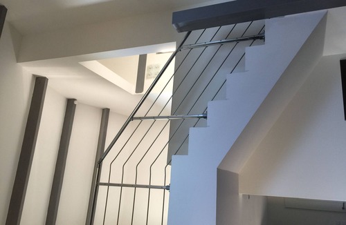 Marnhagues-et-Latour Villa | Contemporary villa surrounded by nature