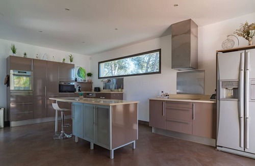 Saint-Gely-du-Fesc House | Contemporary Villa with Infinity Pool near Montpellier