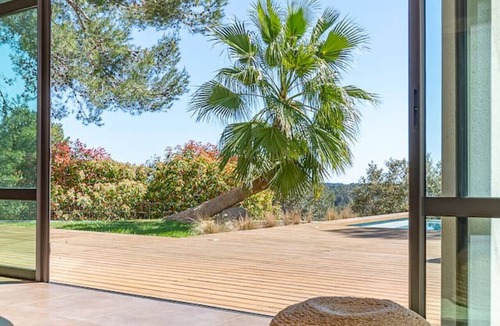 Saint-Gely-du-Fesc House | Contemporary Villa with Infinity Pool near Montpellier