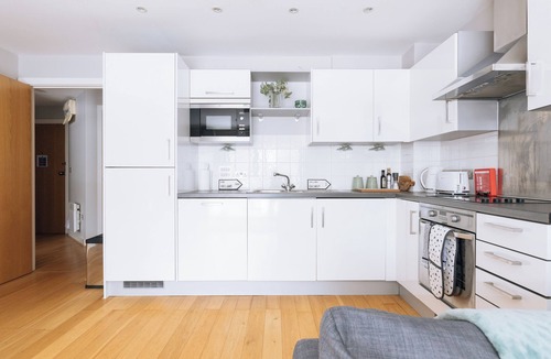 Bristol Floating Harbour Apartment | Contemporary 1BD Flat - Bristol City Centre!