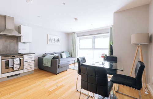 Bristol Floating Harbour Apartment | Contemporary 1BD Flat - Bristol City Centre!