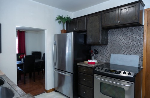 Port Dalhousie Apartment | Contemporary 2 Bedroom Apt w/Private Balcony Located in Heart of Port Dalhousie