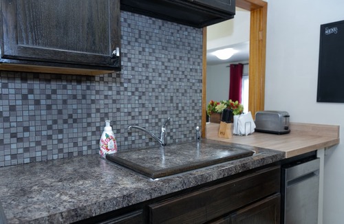 Port Dalhousie Apartment | Contemporary 2 Bedroom Apt w/Private Balcony Located in Heart of Port Dalhousie