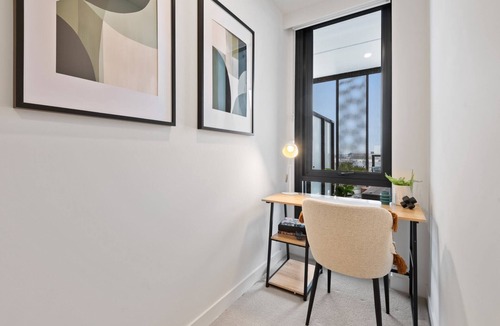 Clayton Apartment | Contemporary 2-Bed Haven with Swimming Pool